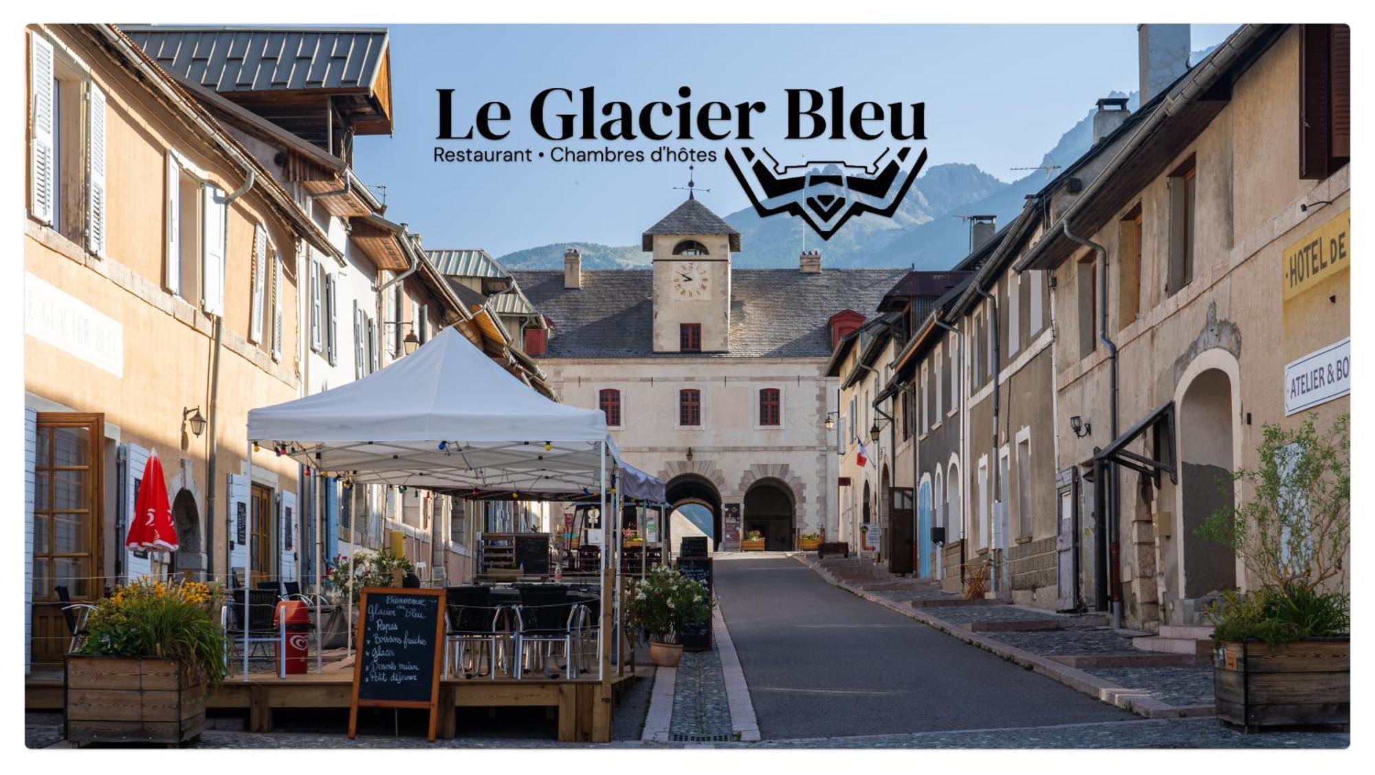 Auberge Le Glacier Bleu Mont-Dauphin Exterior photo